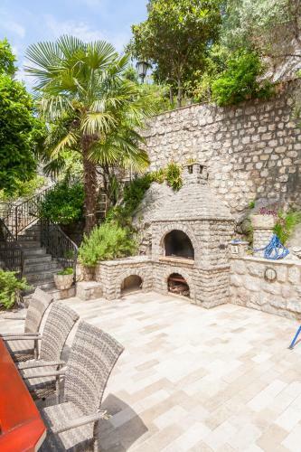 Apartments Perasto