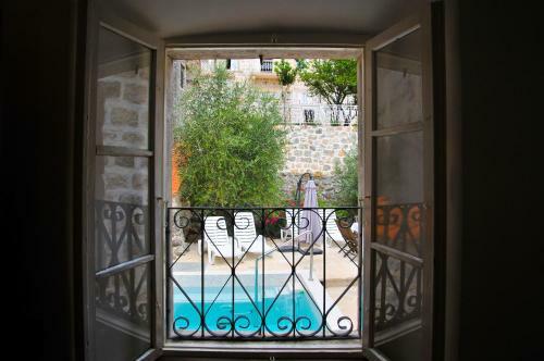 Perast Waterfront Apartments