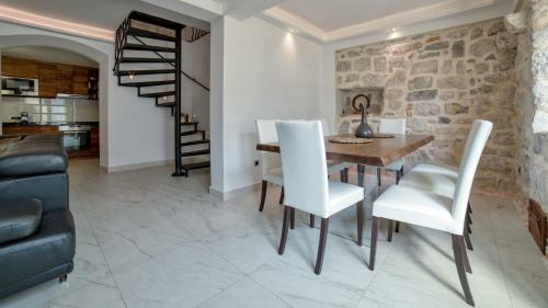 Perast Waterfront Apartments