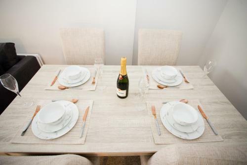 Chine Gardens - 2 Bedroom Apartment