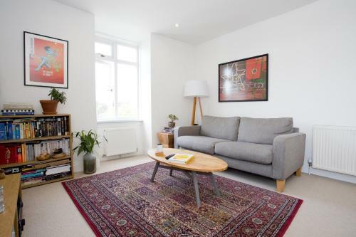 Wilton Apartment - 2 Bedroom - Great Location