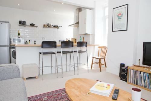 Wilton Apartment - 2 Bedroom - Great Location