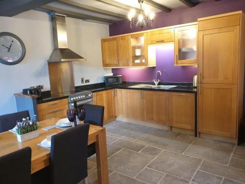 Lovely 4 Bed House Sleeping 8 Near Ashbourne