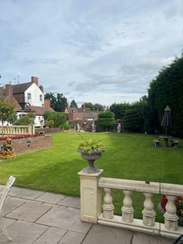 Parlors Hall Hotel