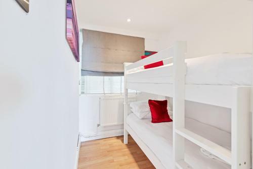 Deco Seafront - Direct Seafront Apartment - 3 Bedrooms - Fast Wifi