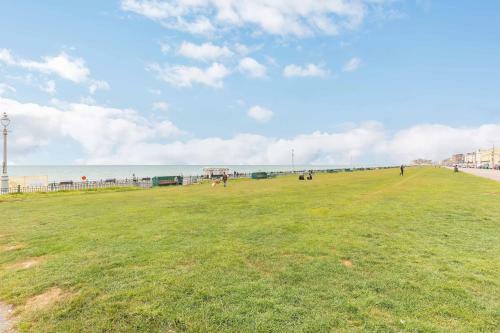 Deco Seafront - Direct Seafront Apartment - 3 Bedrooms - Fast Wifi
