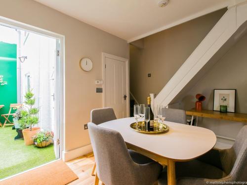 Exquisite 3bdr Botanical Oasis In Central Brighton