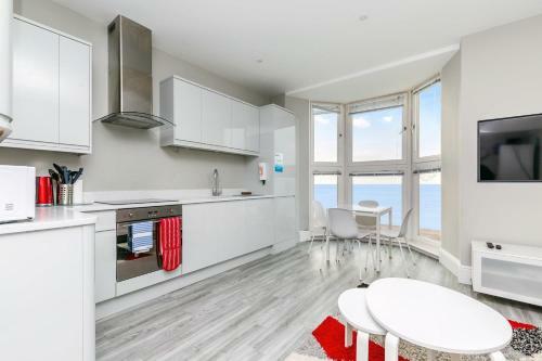 Direct Sea View 1 Bed Room Apartment