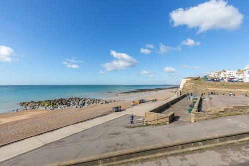 Smugglers View 3 Bedroom Historic Cottage Direct Sea Views