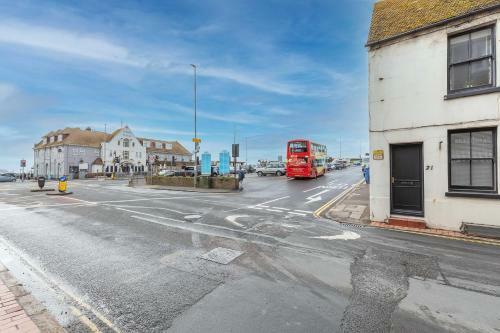 Smugglers View 3 Bedroom Historic Cottage Direct Sea Views