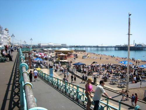 Beside The Seaside Apartment - 20 Metres From Seafront - Fast Wifi