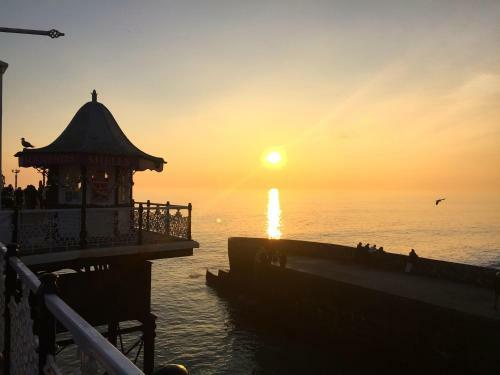 Beside The Seaside Apartment - 20 Metres From Seafront - Fast Wifi