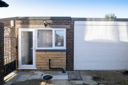Brand New Studio Apartment With Parking