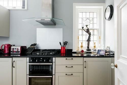 Classic Elegance - Regency Apartment With Period Features