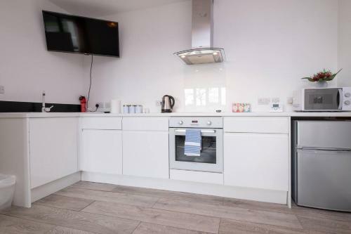 Light, Bright & Beautiful Apartment With Parking