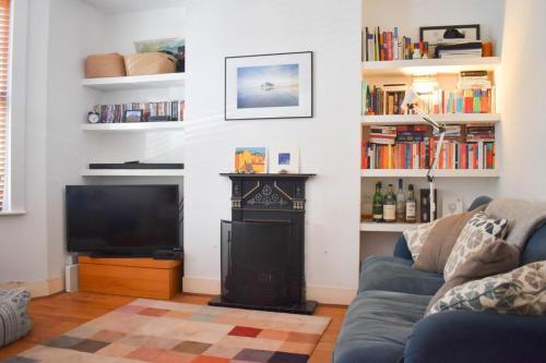 Cosy 1bd Modern Maisonette With Summertime Balcony