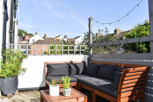 Cosy 1bd Modern Maisonette With Summertime Balcony