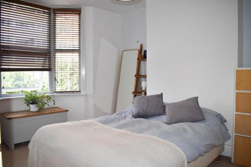 Cosy 1bd Modern Maisonette With Summertime Balcony