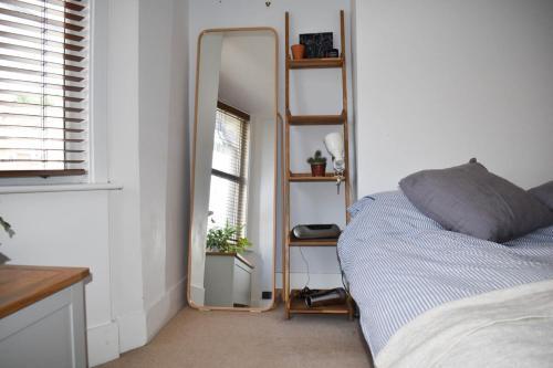 Cosy 1bd Modern Maisonette With Summertime Balcony