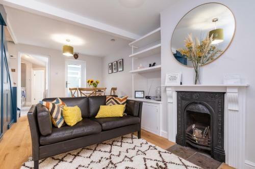 Charming & Stylish Central Cottage