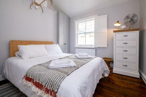 Charming & Stylish Central Cottage