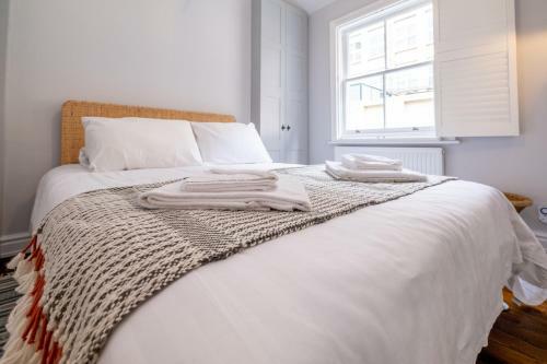 Charming & Stylish Central Cottage