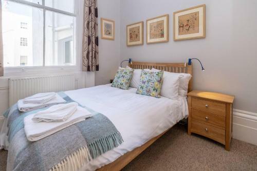 Cosy Regency Balcony Apartment Near The Sea!