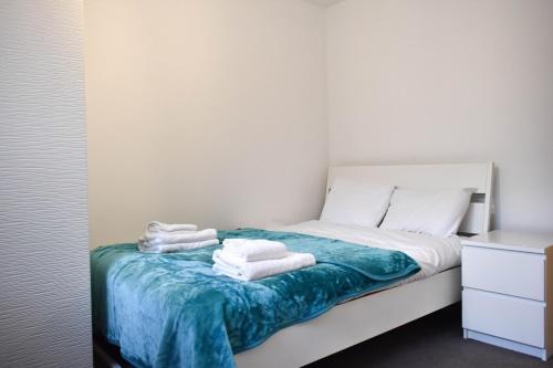 Modern Open Plan 5bd - Free On Street Parking