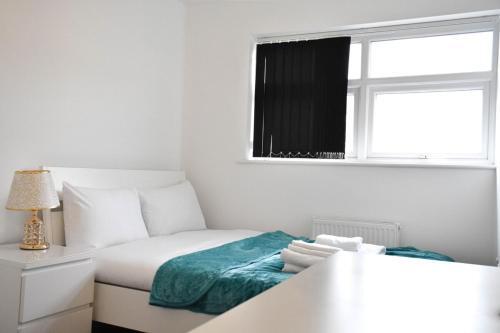 Modern Open Plan 5bd - Free On Street Parking