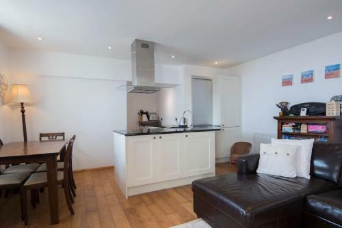 Constables Cottage - Tranquility On The Seafront
