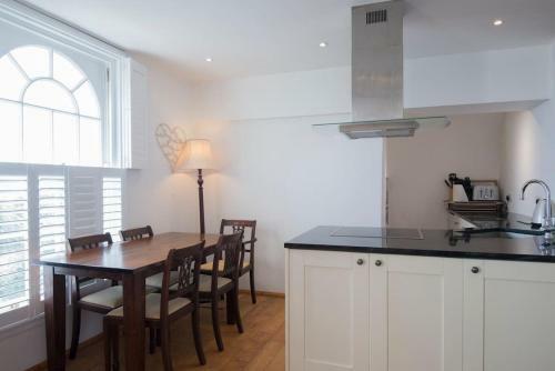 Constables Cottage - Tranquility On The Seafront