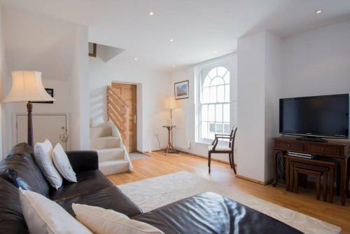 Constables Cottage - Tranquility On The Seafront