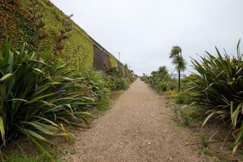 Constables Cottage - Tranquility On The Seafront