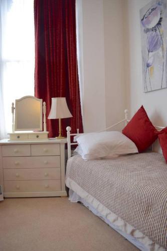 Apartamento Bright Spacious Studio 5 Mins Walk To The Beach!