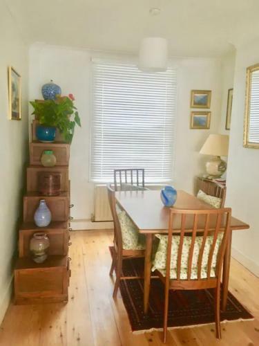 Hostal Comfy And Cosy 3 Bedroom Townhouse In Brighton