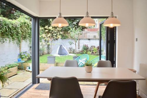 3bd Beautiful Hove Townhouse In Prime Location