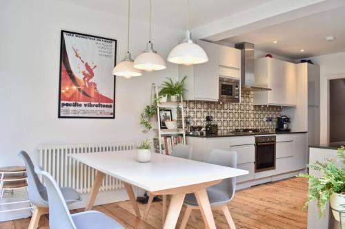 3bd Beautiful Hove Townhouse In Prime Location