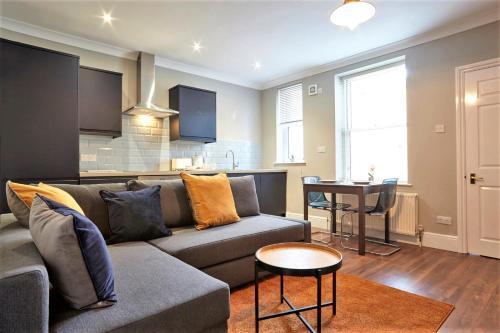 The Sunningdale - Your Apartment
