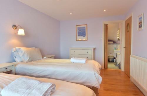Ancient Lights - Apartment Overlooking Viking Bay