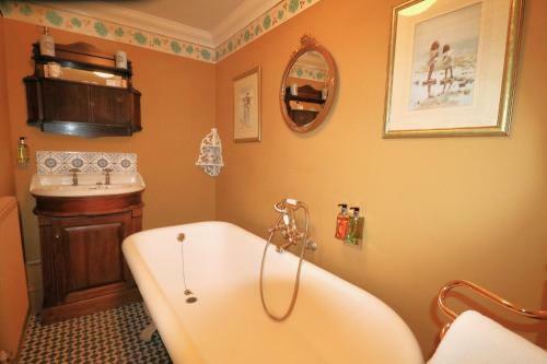 Bed & Breakfast Artfuls