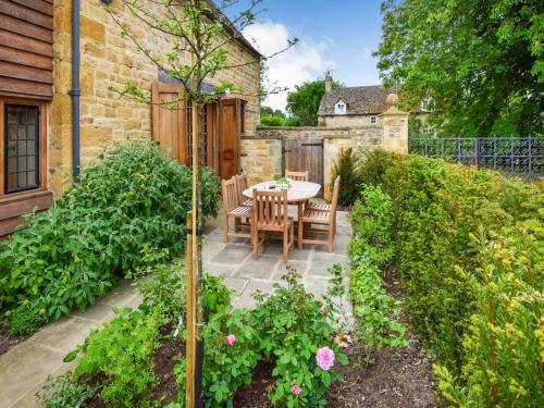 Coach House, Saintbury
