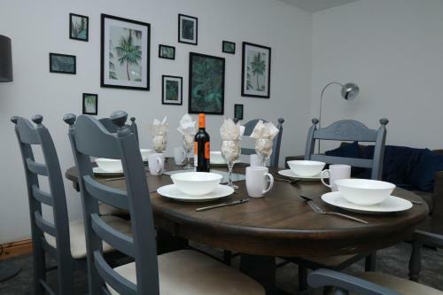 Ideal Home Away In Bury And Whitefield