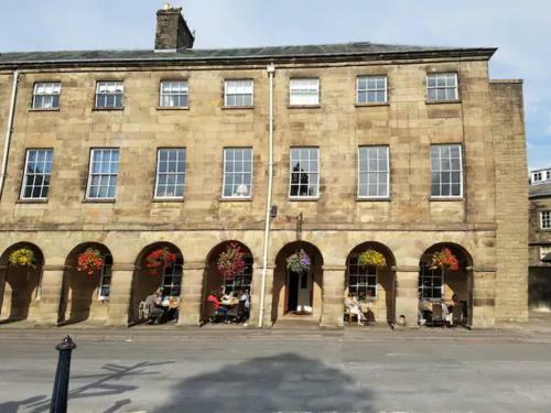 Hotel No 6 The Square Tearooms & Accommodation