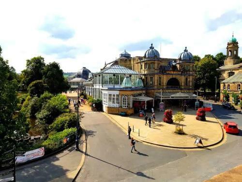 Hotel No 6 The Square Tearooms & Accommodation