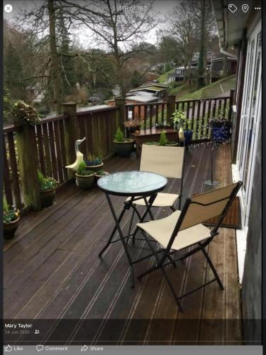 Inviting 2-bed Cabin In Caernarfon
