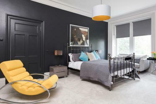 Callander Chateau Sleeps 24 Wifi