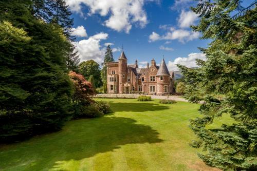 Callander Chateau Sleeps 24 Wifi