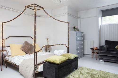 Callander Chateau Sleeps 24 Wifi