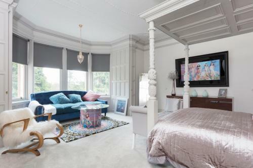 Callander Chateau Sleeps 24 Wifi