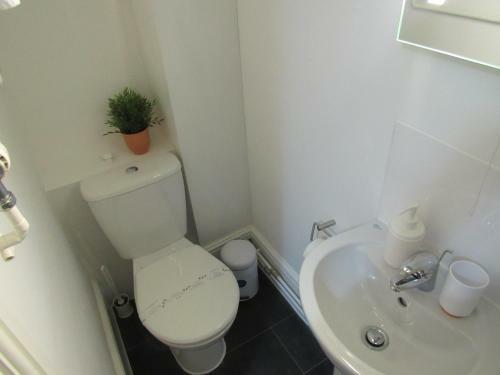 Hostal The Tas Suites - Tas Accommodations
